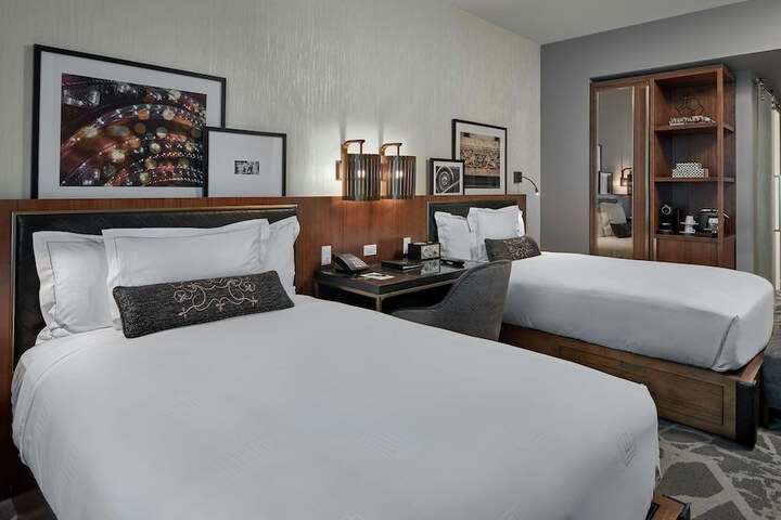 LondonHouse Chicago Curio Collection by Hilton