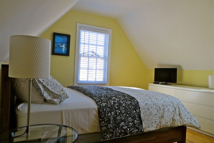 Room 16 of 18