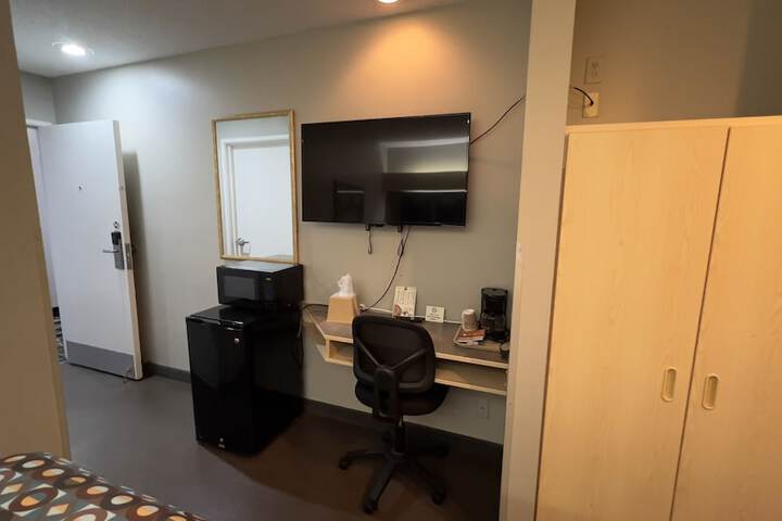 Room 10 of 20