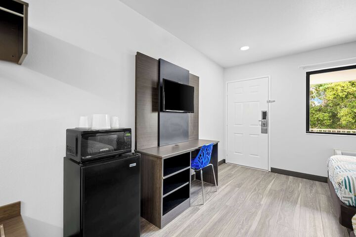 Room 12 of 27