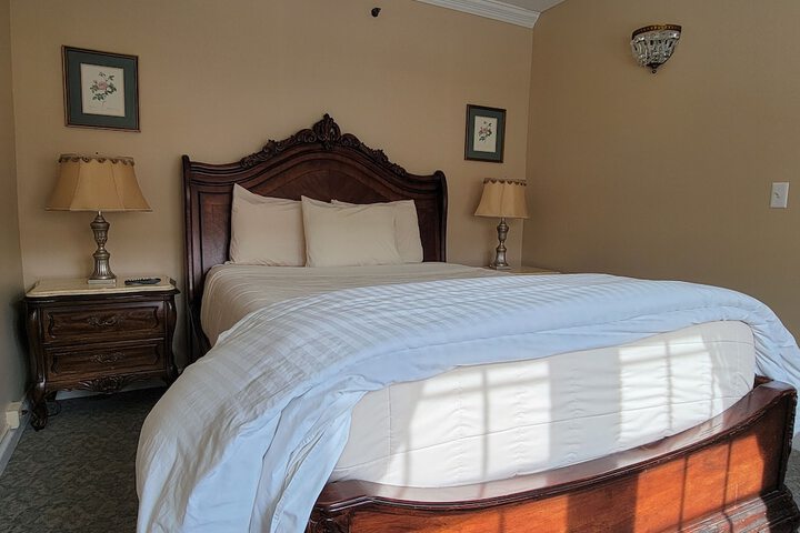 Lowell Inn