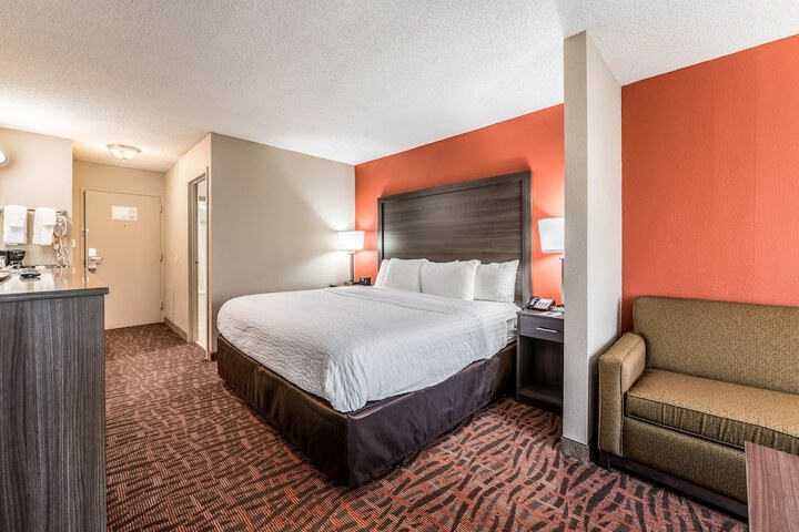 Room 4 of 9