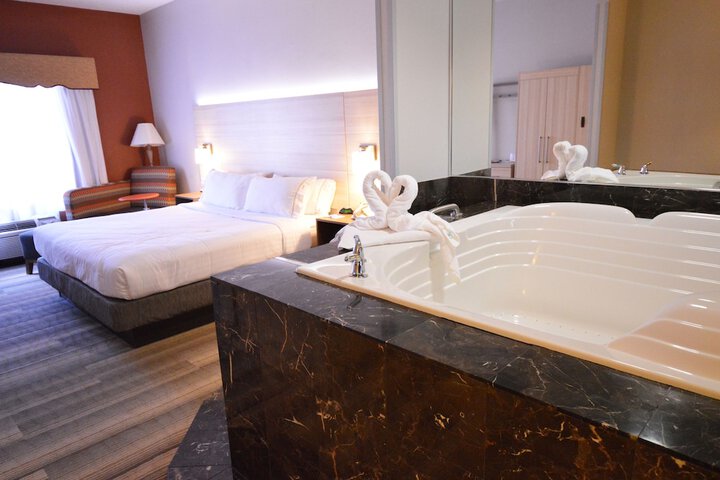Holiday Inn Express Toledo-Oregon by IHG