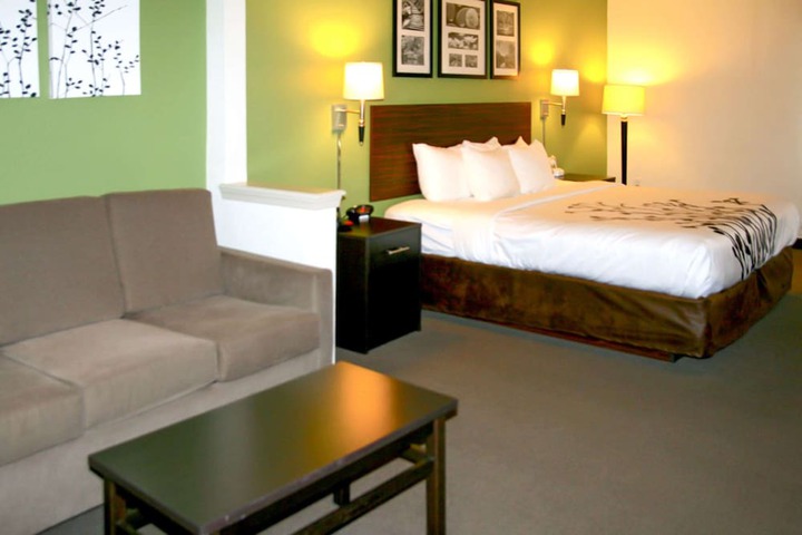 Room 13 of 16