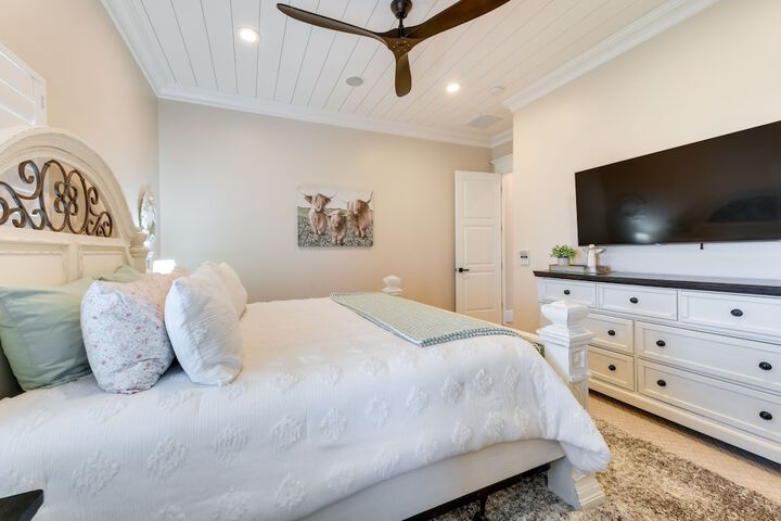 Spacious Queen Creek Home w / Hot Tub & Pool!