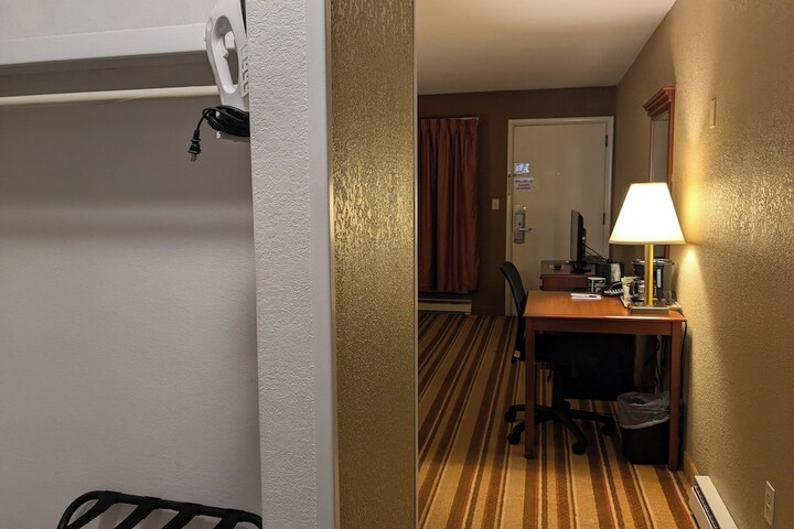 Magnuson Hotel Copper Crown