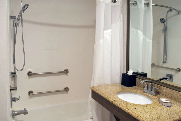 Comfort Inn & Suites NW Milwaukee