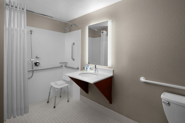 Room 12 of 40