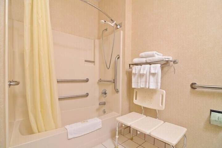 Quality Inn at Collins Road - Cedar Rapids