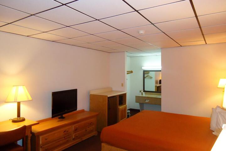 Room 11 of 38