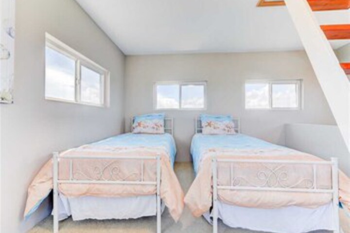 Sea Forever Upper Level 3 Bedrooms, Ocean Views, Sleeps 10