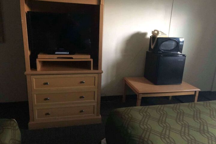 Room 9 of 13