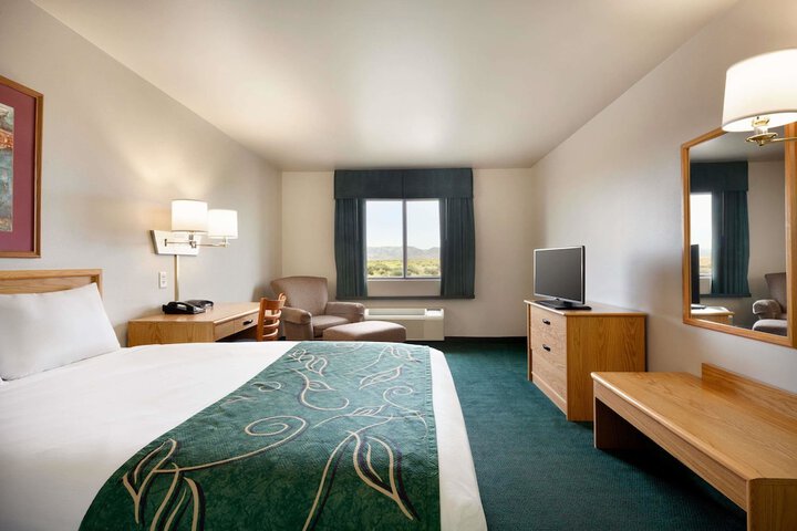 Room 9 of 16