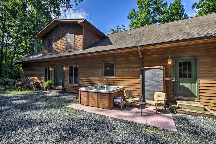 Tryon House w / Hot Tub - Near Equestrian Centers!