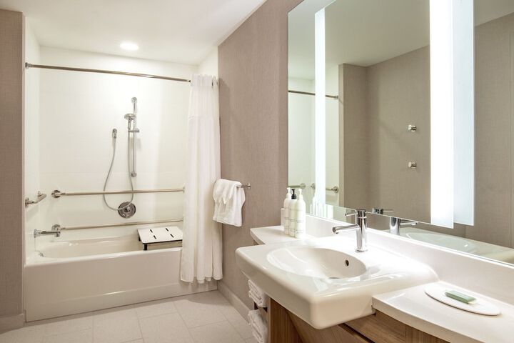 Room 15 of 25