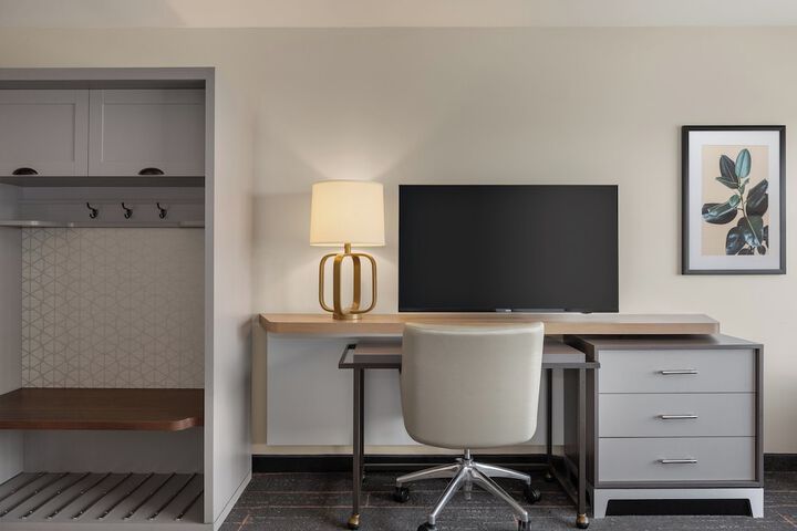 Holiday Inn & Suites Detroit - Troy by IHG
