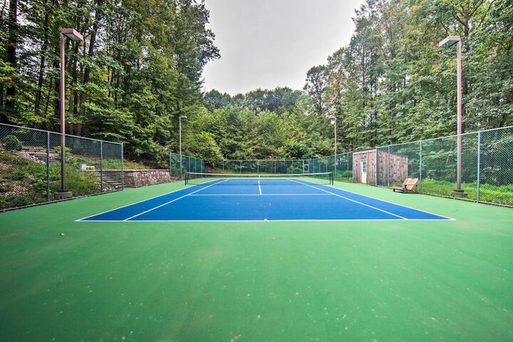 Extravagant Atglen Manor w / Private 60-acre Land!