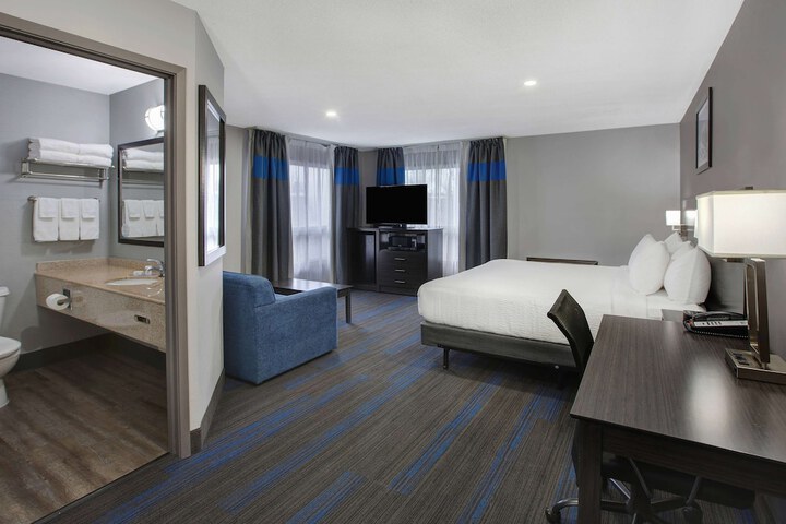 Room 26 of 38