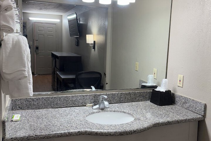 Room 6 of 16