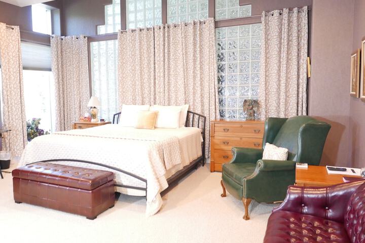 Room 16 of 18