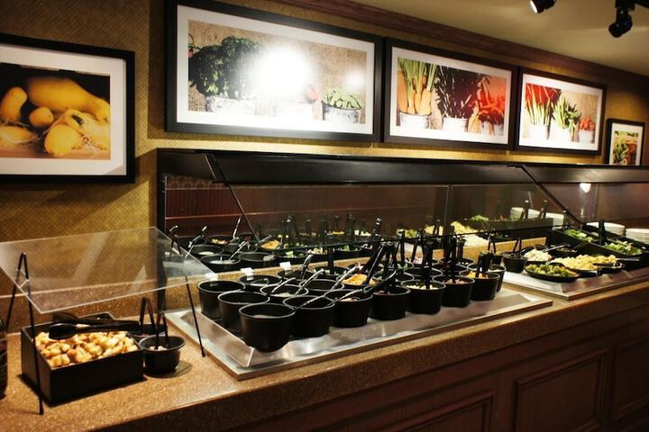Dining 44 of 53