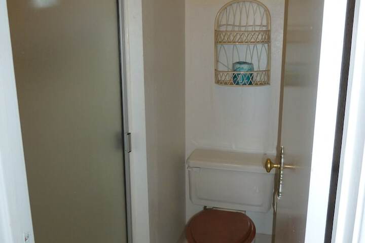 Room 13 of 38