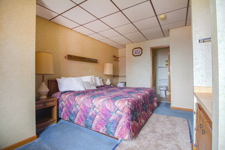 Room 16 of 65