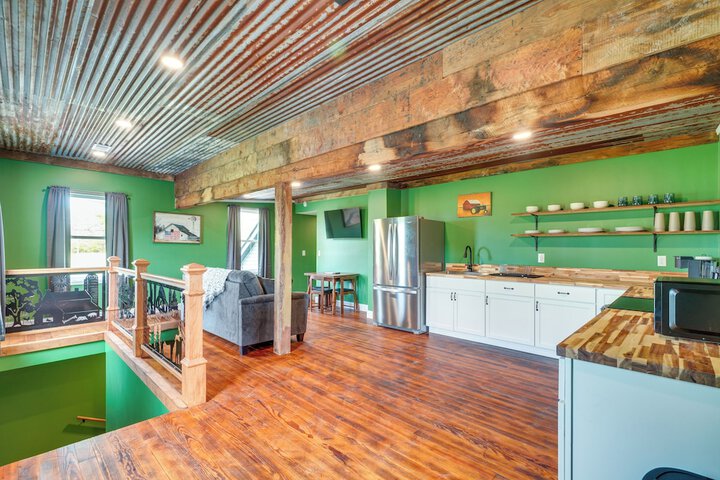 Near Wineries: Country Condo in New Haven