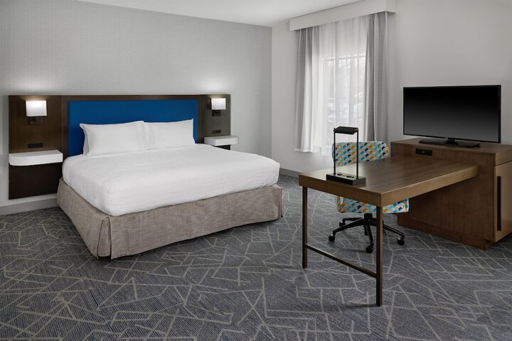 Hampton Inn & Suites Syracuse North Airport Area