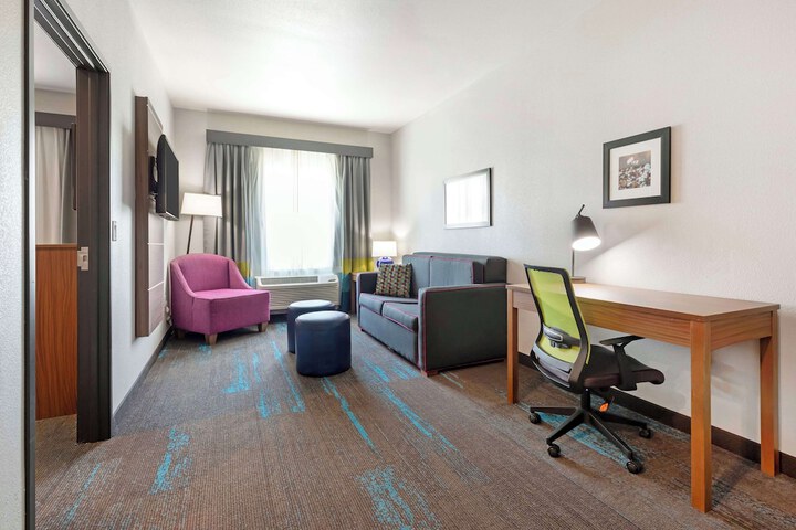 Room 22 of 34
