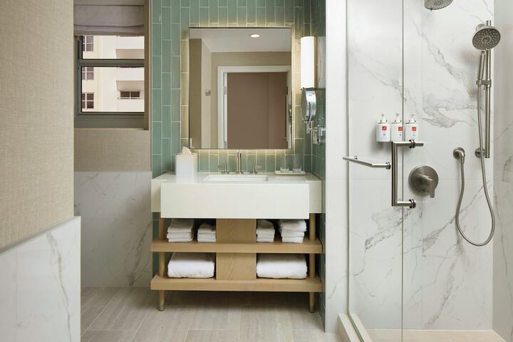 Loews Miami Beach Hotel – South Beach