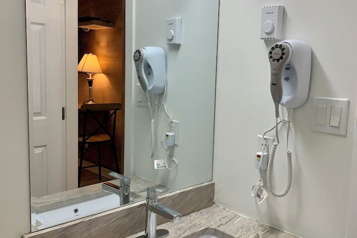 Room 51 of 95