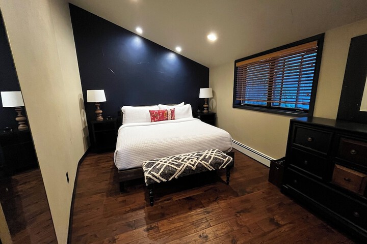 Room 25 of 83