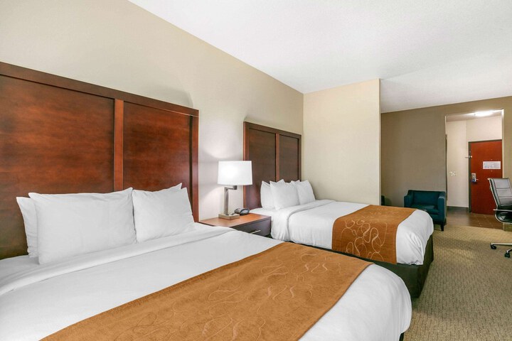 Comfort Suites Hopkinsville near Fort Campbell