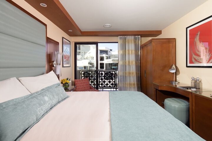 Room 32 of 38