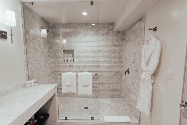 Room 32 of 61