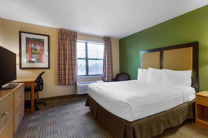 Room 15 of 33