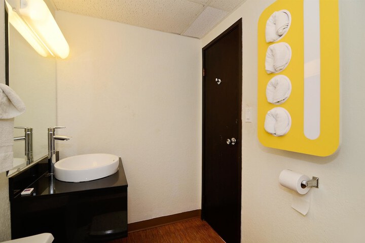 Room 27 of 28