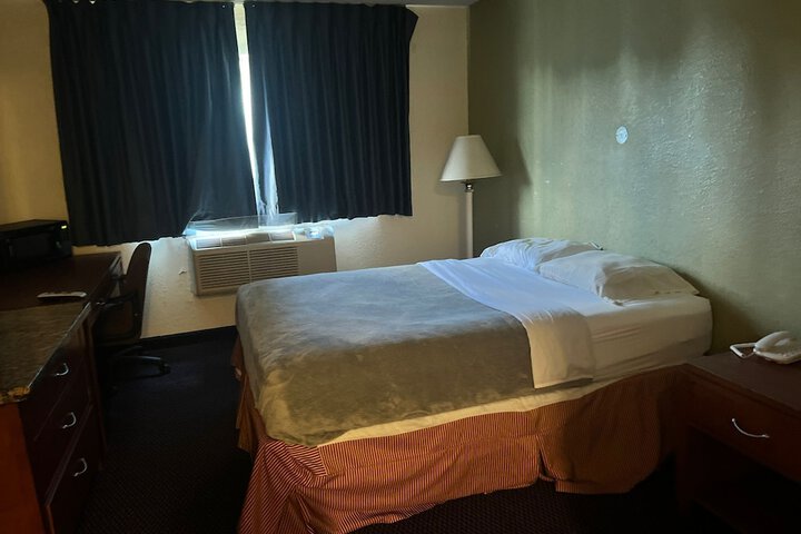 Villa Inn Motel Near Hwy 12 WI Capital O