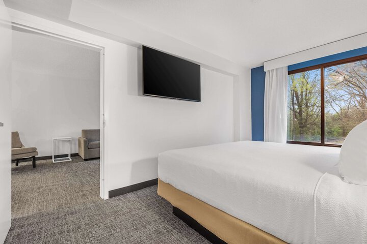 Room 25 of 41