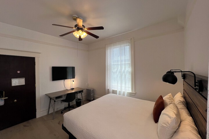 Room 10 of 41