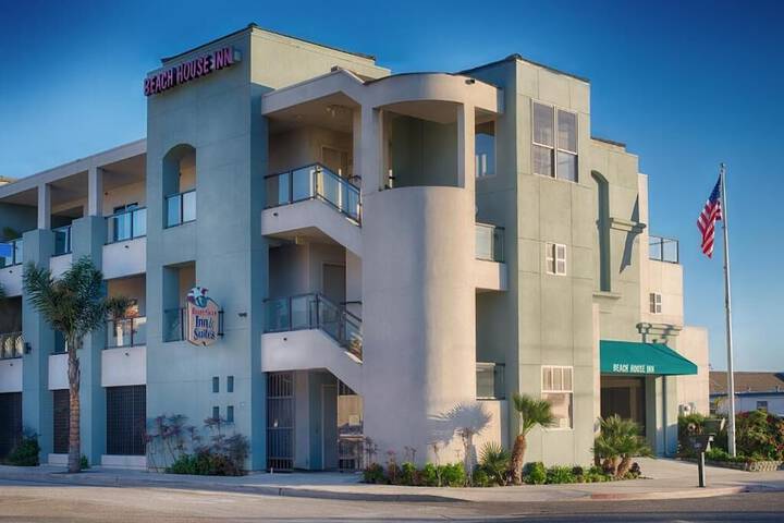 Beach House Inn & Suites
