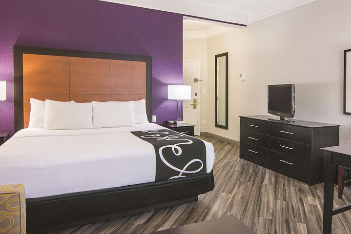 Room 35 of 77