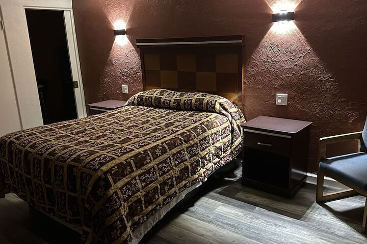 Room 15 of 28
