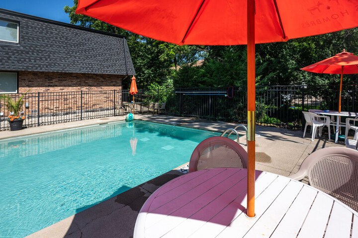 The Overbrook 2BR Pet-friendly Condo Lake Geneva