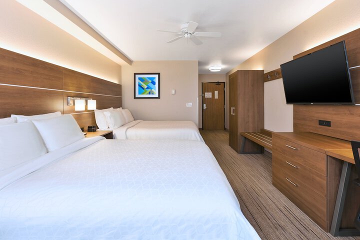 Holiday Inn Express & Suites Petoskey by IHG