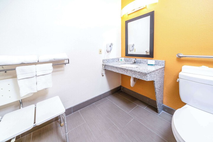 Quality Inn & Suites Danville East