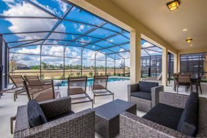 SPACIOUS 10 Bedroom Holiday home by Follow the sun vacation Rentals
