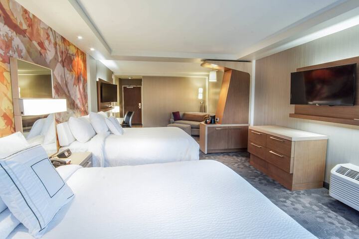 Room 13 of 33