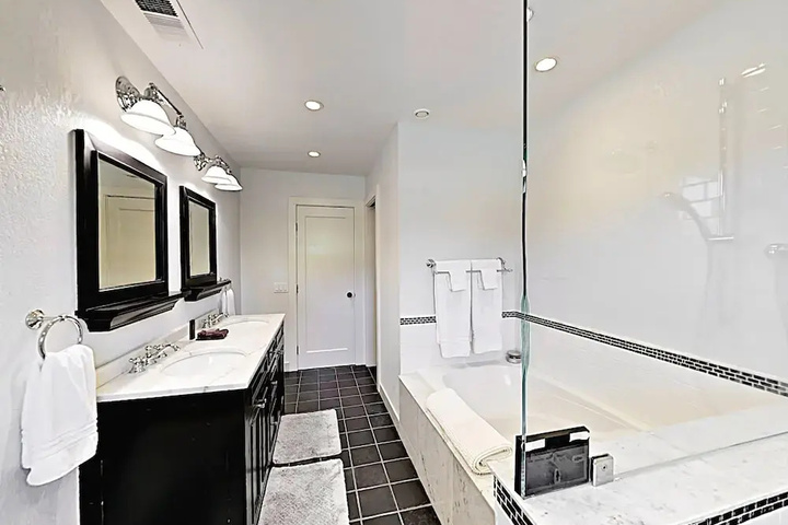 399 Treehaven Ln Home